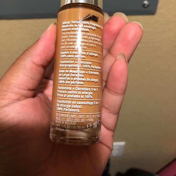 Clinique (Beyond perfecting) foundation - Picture 3 of 3